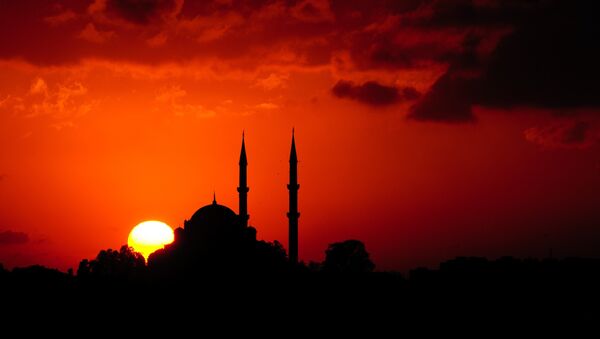 Залазак сунца иза џамије - Sputnik Србија