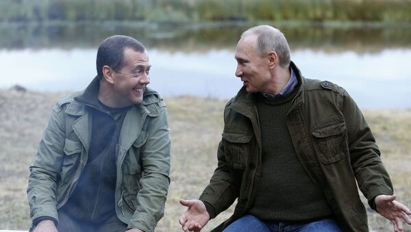 Путин и Медведев на језеру Иљмењ - Sputnik Србија