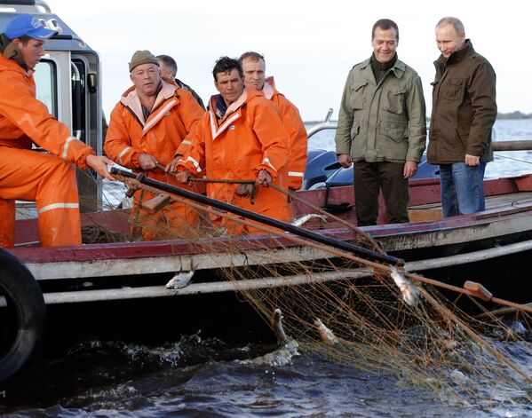 Putin i Medvedev na jezeru Iljmenj - Sputnik Srbija