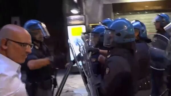 Италијанска полиција немири - Sputnik Србија