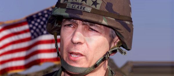 Генерал Весли Кларк на Косову 1999. године. - Sputnik Србија