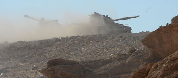 На позициях правительственной армии Сирии в 7 км к западу от города Пальмира в Сирии - Sputnik Србија