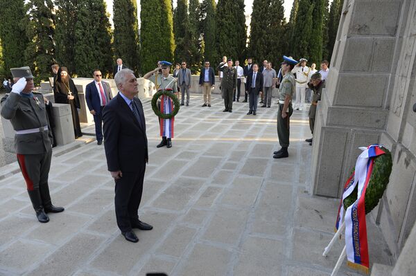 Председник Србије Томислав Николић на српском гробљу на Зејтинлику. - Sputnik Србија