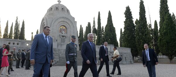 Председници Србије и РС Томислав Николић и Милорад Додик на гробљу српским ратницима на Зејтинлику. Председници Србије и РС Томислав Николић и Милорад Додик на гробљу српским ратницима на Зејтинлику. - Sputnik Србија