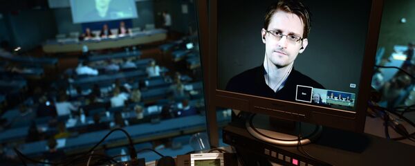 Бивши службеник америчке Агенције за националну безбедност (НСА) Едвард Сноуден  - Sputnik Србија