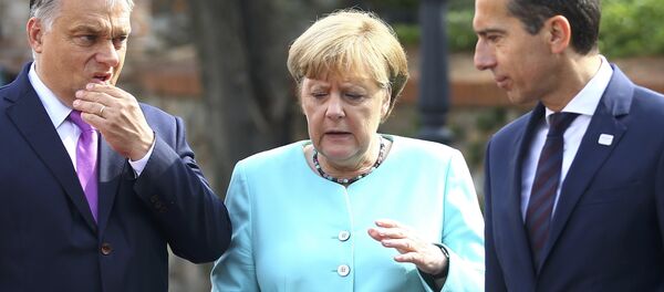 Mađarski premijer Viktor Orban i kancelari Nemačke i Austrije Angela Merkel i Kristijan Kern na samitu lidera EU u Bratislavi. - Sputnik Srbija