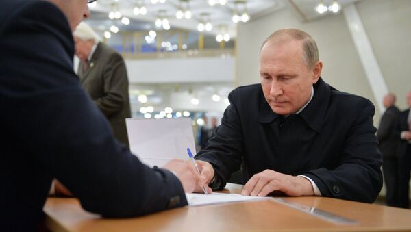 Руски председник Владимир Путин на парламентарним изборима - Sputnik Србија