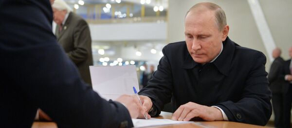 Ruski predsednik Vladimir Putin na parlamentarnim izborima Ruski predsednik Vladimir Putin na parlamentarnim izborima - Sputnik Srbija