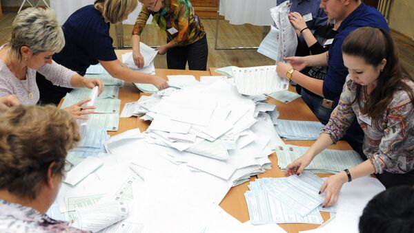 Brojanje glasova za izbore za Državnu dumu - Sputnik Srbija