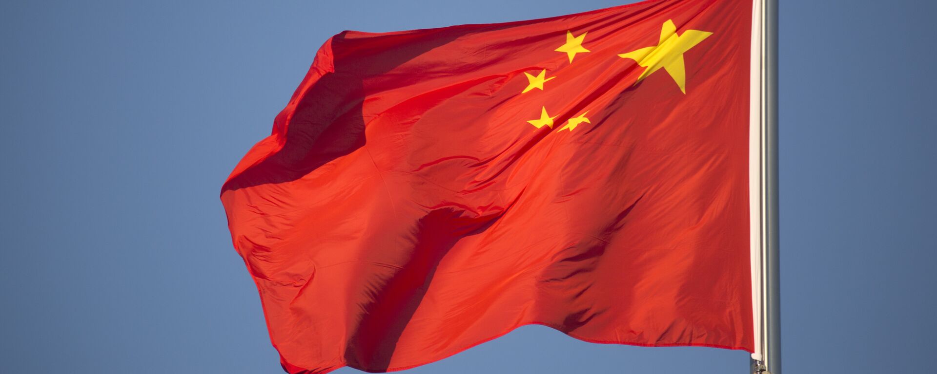 Mesec se vidi iza kineske zastave na Trgu Tjenanmen u Pekingu - Sputnik Srbija, 1920, 19.01.2022
