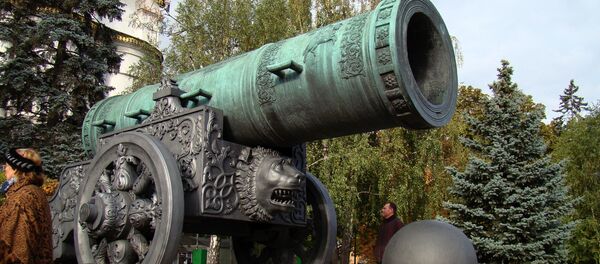 Carski top ispred Katedrale dvanaest apostola u Kremlju - Sputnik Srbija