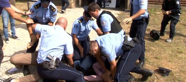 Hapšenje studenata ispred Crkve u Prištini - Sputnik Srbija