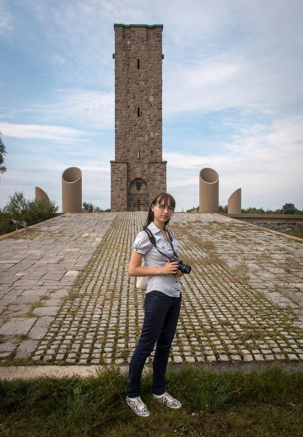 Руска новинарка Оксана Сазонова на Газиместану Руска новинарка Оксана Сазонова на Газиместану - Sputnik Србија