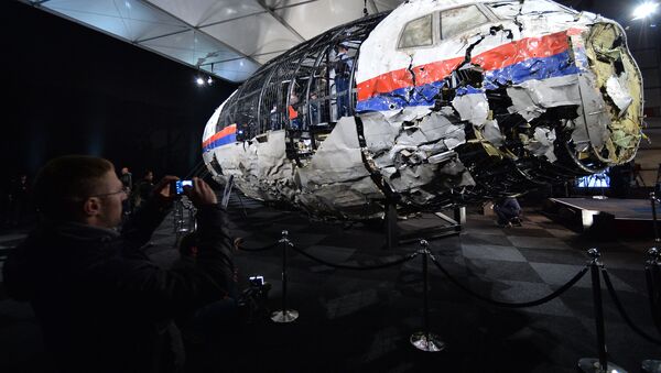 Олупина малезијског „боинга 777“ са лета МХ17 - Sputnik Србија