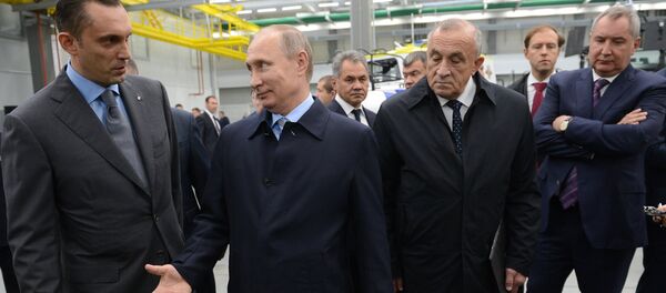 Председник Русије Владимир Путин током посете концерну Калашњиков у Ижевску Председник Русије Владимир Путин током посете концерну Калашњиков у Ижевску - Sputnik Србија