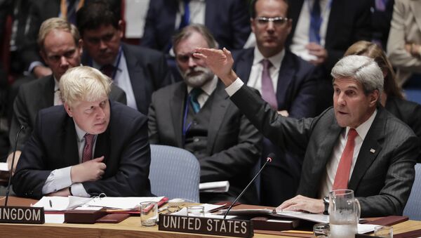 Министар спољних послова Велике Британије Борис Џонсон и амерички државни секретар Џон Кери на заседању Савета безбедности УН у Њујорку - Sputnik Србија