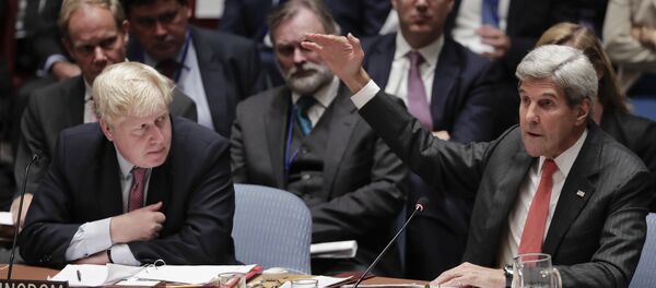 Ministar spoljnih poslova Velike Britanije Boris Džonson i američki državni sekretar Džon Keri na zasedanju Saveta bezbednosti UN u Njujorku - Sputnik Srbija