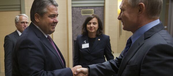 Nemački vicekancelar Zigmar Gabrijel i predsednik Rusije Vladimir Putin tokom sastanka u Moskvi - Sputnik Srbija