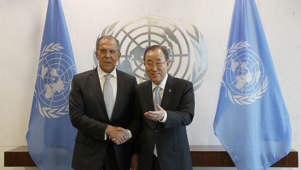Министар спољних послова Русије Сергеј Лавров и генерални секретар УН Бан Ки Мун током састанка у Њујорку - Sputnik Србија