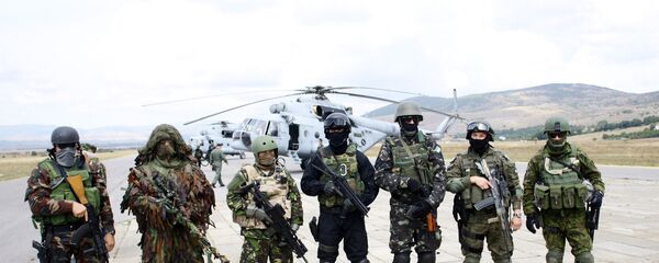 Specijalne jedince  (L ka D) Mađarske, Makedonije, Rumunije, Hrvatske, Ukrajine, Poljske i Švedske tokom zajedničkih vojnih vežbi - Sputnik Srbija