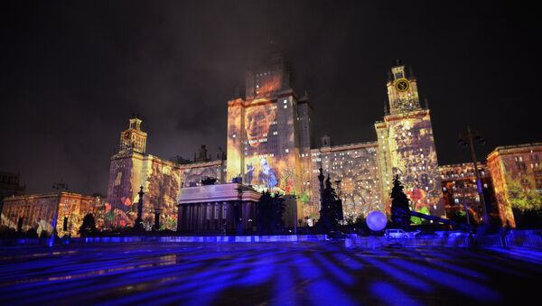Проба за светлосни шоу на фестивалу Светлосни круг у Москви на Московском државном универзитету Ломоносов - Sputnik Србија