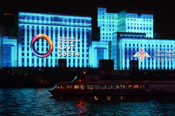 Светлосни шоу на згради Министарства спољних послова Русије на фестивалу Круг светлости у Москви - Sputnik Србија