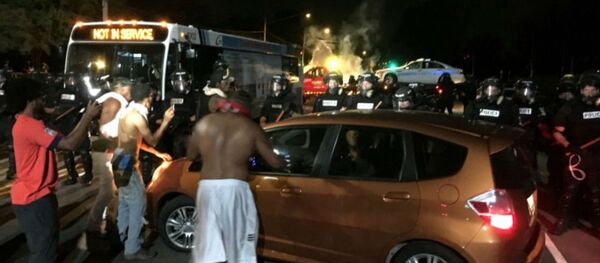 Сукоб демонстраната и полиције током протеста због убиства у Шарлоту - Sputnik Србија