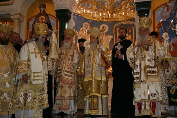 Mitropolit crnogorsko-primorski Amfilohije, arhiepiskop Tirane i sve Albanije Anastasije, patrijarh jerusalimski Teofilo III i patrijarh srpski Irinej. Mitropolit crnogorsko-primorski Amfilohije, arhiepiskop Tirane i sve Albanije Anastasije, patrijarh jerusalimski Teofilo III i patrijarh srpski Irinej. - Sputnik Srbija