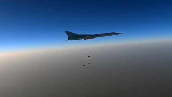 Авион руске авијације Ту-22М3 током напада на положаје ДАЕШ-а у сиријској провинцији Хомс - Sputnik Србија