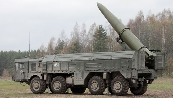 Ruski raketni sistem Iskander tokom pripreme za vojne vežbe - Sputnik Srbija