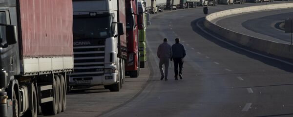 Kolona kamiona Kolona kamiona - Sputnik Srbija