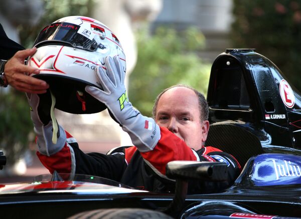 Knez Albert od Monaka u električnom automobilu na trkama Formule E. - Sputnik Srbija