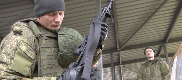 Ruski vojnici testirali automatsku pušku Kalašnjikov i opremu Ratnik Ruski vojnici testirali automatsku pušku Kalašnjikov i opremu Ratnik - Sputnik Srbija