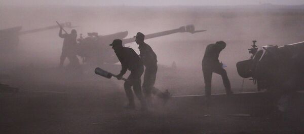 Сиријски војници пуне оружје у близини села Морек - Sputnik Србија