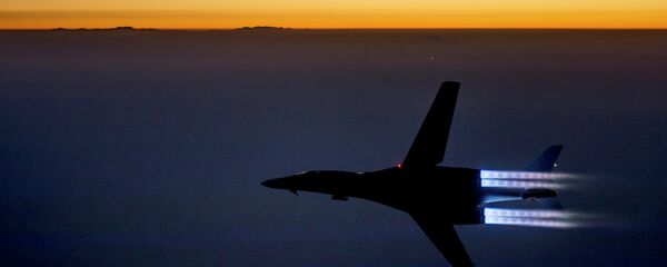 Američki lovac nad Irakom nakon vazdušnih udara po pozicijama DAEŠ-a u Siriji - Sputnik Srbija