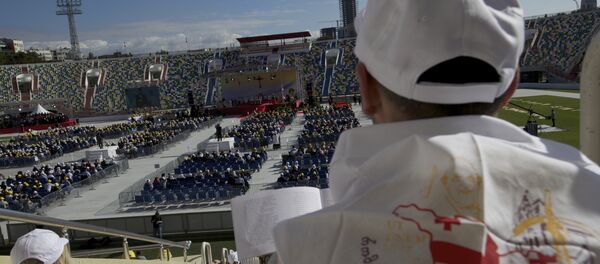 Papa Franja održao misu na praznom stadionu, Gruzija Papa Franja održao misu na praznom stadionu, Gruzija - Sputnik Srbija