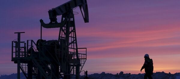 Радник на нафтном пољу компаније Башњефт у Башкортостану у Русији - Sputnik Србија