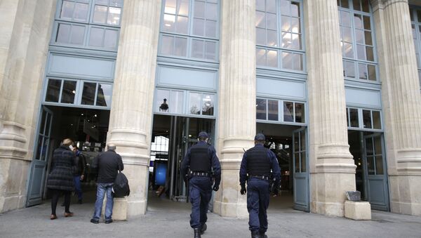 Policajci na železničkoj stanici u Parizu - Sputnik Srbija