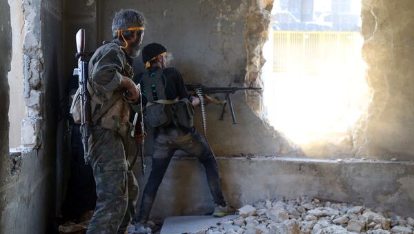 Pobunjenici pucaju na vladine snage u Ramuši, na jugozapadu Alepa. - Sputnik Srbija