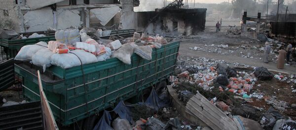 Остаци хуманитарног конвоја погођеног у ваздушном нападу у близини сиријског Алепа Остаци хуманитарног конвоја погођеног у ваздушном нападу у близини сиријског Алепа - Sputnik Србија