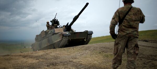 Амерички тенк М1А2 Абрамс током војне вежбе у Грузији Амерички тенк М1А2 Абрамс током војне вежбе у Грузији - Sputnik Србија
