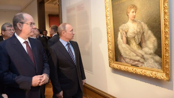 Princ Albert od Monaka i predsednik Rusije Vladimir Putin tokom posete izložbi Tri veka istorije u Tretjakovskoj galeriji u Moskvi - Sputnik Srbija