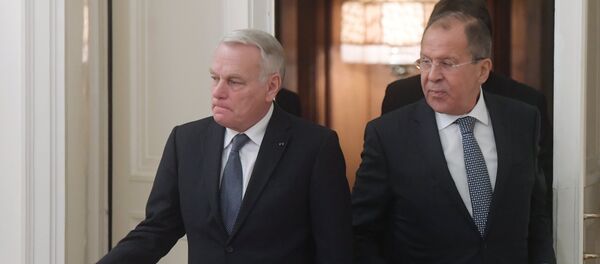 Министри спољних послова Русије и Француске  С. Лавров и Жан Марк  Еро - Sputnik Србија