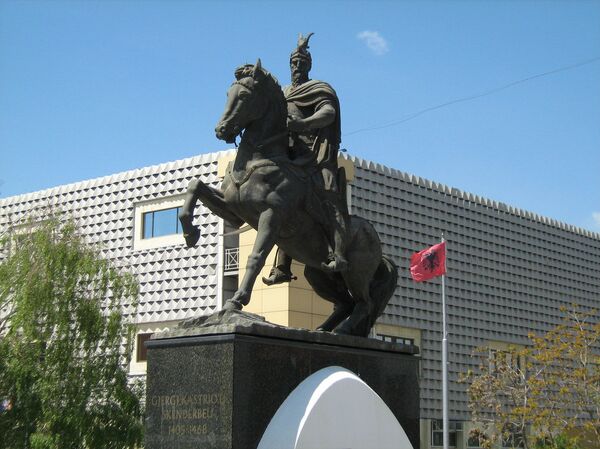 Spomenik Đurađu Kastriotu Skenderbegu u Prištini Spomenik Đurađu Kastriotu Skenderbegu u Prištini - Sputnik Srbija