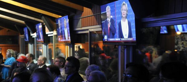 Хилари Клинтон и Доналд Трамп Хилари Клинтон и Доналд Трамп - Sputnik Србија