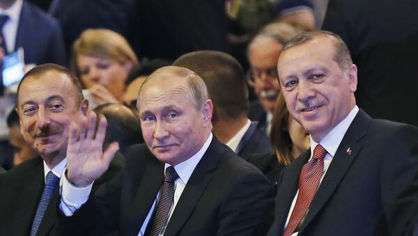 Predsednik Rusije Vladimir Putin i predsednik Turske Redžep Tajip Erdogan tokom Svetskog energetskog kongresa u Istambulu - Sputnik Srbija