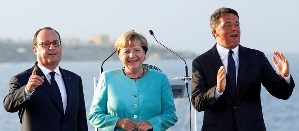 Француски председник Франсоа Оланд, немачка канцеларка Ангела Меркел и италијански премијер Матео Ренци - Sputnik Србија