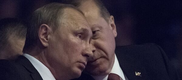 Predsednik Rusije Vladimir Putin i predsednik Turske Redžep Tajip Erdogan tokom Svetskog energetskog kongresa u Istanbulu Predsednik Rusije Vladimir Putin i predsednik Turske Redžep Tajip Erdogan tokom Svetskog energetskog kongresa u Istanbulu - Sputnik Srbija