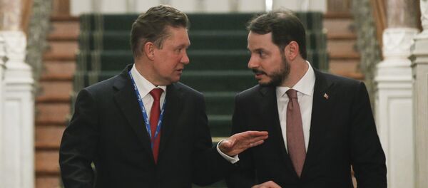 Директор Гаспрома Алексеј Милер и министар енергетике Турске Берат Албајрак на потписивању Турског тока - Sputnik Србија