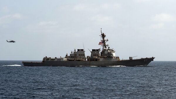 Američki razarač Mejson tokom manevara u Omanskom zalivu - Sputnik Srbija